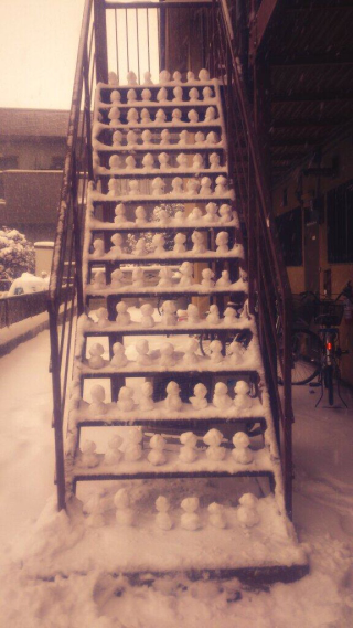 Illustration for article titled The Upside of Japan's Snow Storm? Wonderful Snow Sculptures.